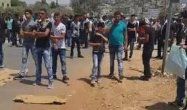 #شاهد | مواجهات على مفرق بلدة بيتا جنوب شرق نابلس اثر قمع الاحتلال فعاليات التضامن مع الأسرى المضربين منذ 19 يوما .