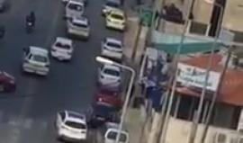 #شاهد نشطاء فلسطينيون يحاصرون الغرفة التجارية في بيت لحم احتجاجا على استضافتها وفداً أمريكياً
