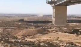 الاعلام العبري ينشر فيديو لسقوط صاروخ في منطقة مفتوحة في بئر السبع