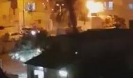 #شاهد استهداف سيارة حرس المستوطنين بالزجاجات الحارقة ببلدة سلوان