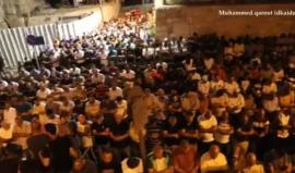 #شاهد جانب من الصلاة في منطقة باب الأسباط في #القدس المحتلة 
تصوير محمد ادكيدك
