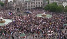 #مباشر استمرار المظاهرات الحاشدة في العاصمة البريطانية لندن رفضا لزيارة الرئيس الأمريكي ترامب.