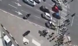 #شاهد حالة من الذعر أصابت تل أبيب عقب تلقي شرطة الاحتلال بلاغاً بوقوع عملية طعن في مجمع تجاري، ليتبين لاحقاً أن الأمر كان مشاجرة بين مستوطنين.