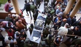 #شاهد قيادتا حماس والجهاد الإسلامي تشاركان في تشييع 4 شهداء من سرايا القدس ارتقوا بالأمس اثر انفجار خلال الاعداد والتجهيز شرق رفح جنوب قطاع غزة.
تصوير أحمد زقوت