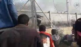 #شاهد قص السياج الحدود شرق جباليا شمال غزة ودخول المتظاهرين لأراضيهم المحتلة عام 48 في الجمعة الخامسة من #مسيرة_العودة_الكبرى . 
تصوير ‏‎Abdallah Abu Nada‎‏