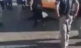 #فيديو شرطة الاحتلال تعتدي بوحشية على سائق فلسطيني بالنقب