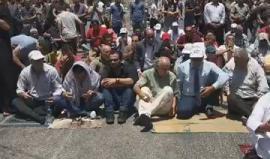 صلاة الجمعة قرب مسجد بلال بن رباح على المدخل الشمالي لبيت لحم