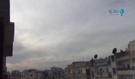 بلدي نيوز يرصد لحظة قصف الطيران الحربي بالصواريخ المظلية على مدينة #إدلب 2016/11/10
#سوريا تصوير: أحمد رحال