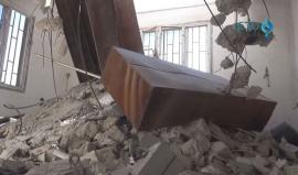 #شاهد | الدمار جراء استهداف الطيران الحربي مركز الدفاع المدني في بلدة تفتناز بريف إدلب وتوقفه عن العمل .