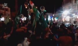 #شاهد | مسيرة قبل قليل في حي نزال بالعاصمة الأردنية عمان للتضامن مع الأسرى المضربين في سجون الاحتلال، وابتهاجا باعتقال قوى الأمن في غزة لقتلة الشهيد القائد #مازن_فقهاء