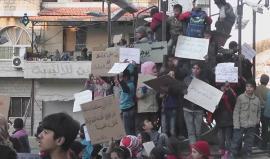 شاهد إدخال مساعدات إنسانية إلى بلدتي مضايا وبقين بريف دمشق أمس