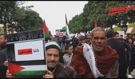 "الشعب يريد تجريم التطبيع".. تظاهرة حاشدة في #تونس رفضاً لمماطلة البرلمان بتشريع قانون تجريم التطبيع مع الكيان الصهيوني