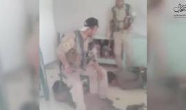 #شاهد| تسجيل مصور يظهر إقدام عناصر من قوات سوريا الديمقراطية على تعذيب مدنيين في ريف الرقة شمالي سوريا
