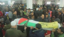 الجماهير الفلسطينية بمحافظة #رفح تُشيّع الشهيد "الصوفي" الذي قضى عقب استهداف جوي لنفق تجاري على حدود #مصر مع قطاع #غزة