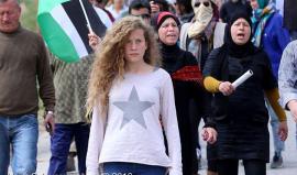 #فيديو لحظة اعتقال قوات الاحتلال الطفلة الفلسطينية عهد التميمي (17 عاماً) من قرية النبي صالح شمال غرب رام الله