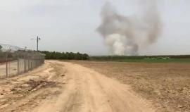 #شاهد اندلاع حريق كبير في اراض الداخل المحتل شرق "ناحل عوز وعالوميم" قرب حدود غزة بفعل طائرات ورقية