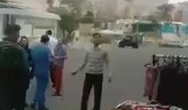 #شاهد مستوطنون يهاجمون عائلة فلسطينية في شارع السهلة بمدينة الخليل قبل قليل