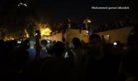 " لن تركع أمة قائدها محمد" 
#شاهد | هتافات غاضبة للشبان المقدسيين المعتصمين أمام باب الأسباط والرافضين لدخول الأقصى عبر البوابات الإلكترونية .
تصوير محمد قاروط إدكيدك