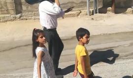 #مباشر 
أجواء الاستعداد العيد من منطقة تل الرميدة وسط مدينة الخليل والتي تقيم قوات الاحتلال حواجز على كل مداخلها