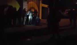 #شاهد 
 قوات الاحتلال تنكل بالأهالي في حارة جابر بمدينة الخليل.