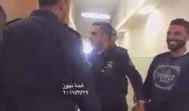 #شاهد | حراس المسجد الأقصى يبتسمون خلال اقتيادهم للمحاكمة لدى سلطات الاحتلال قبل قليل بتهم الددفاع عن الأقصى من هجمات المستوطنين .