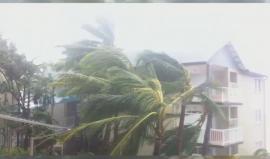 #شاهد إعصار "ديبي" يضرب المناطق الساحلية في شمال شرق أستراليا