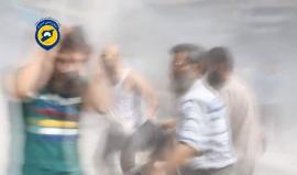 لحظات قاسية بين ألم ودمار .. 
المشاهد الأولى بعد قصف الطيران الحربي على حي صلاح الدين في #حلب عصر اليوم