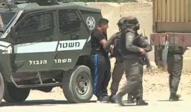 قوات الاحتلال تعتقل فتى فلسطيني خلال اقتحامها بلدة بيتونيا برام الله
