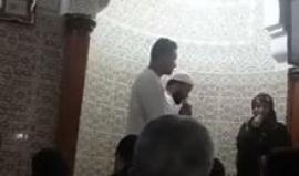 في أحد مساجد بني ملال بالمغرب .. رومانية تُجهش بالبكاء خلال اشهار إسلامهـا