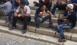 #شاهد 
بدأ توافد المقدسين لاداء صلاة المغرب امام باب الاسباط