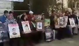 #شاهد الاعتصام الاسبوعي تضامنا مع الأسرى أمام مكتب الصليب الأحمر في مدينة رام الله