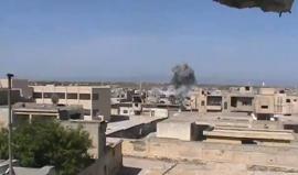 #فيديو الطيران الحربي يقصف أحياء الرستن في ريف حمص الشمالي بعدة صواريخ فراغية