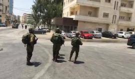 #شاهد | مواجهات بين الشبان وقوات الاحتلال على حاجز مستوطنة "بيت ايل" شمال البيرة .