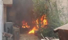 اندلاع الحرائق بسبب قذائف النابالم المحرمة دولياً التي ألقتها مروحيات الأسد في مدينة #داريا بريف #دمشق