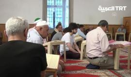 #شاهد | مواطنون أتراك يتلون القرآن الكريم ويستمعونه في جوامع تاريخية عادة في شهر #رمضان المبارك حتى الإفطار في ولاية #أنطاليا