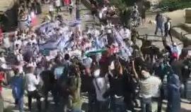 #شاهد | قوات الاحتلال تعتدي على الفلسطينيين في منطقة باب العامود لتأمين اقتحام مئات المستوطنين للأقصى المبارك في الذكرى الـ 50 لاحتلال الشطر الشرقي من القدس .
تصوير محمد قاروط إدكيدك