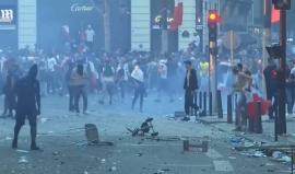 احتفالات #باريس بكأس العالم تتحول إلى أعمال شغب
(daily mail)