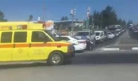 #شاهد فيديو من مستوطنة كريات أربع في الخليل .. سيارات اسعاف "اسرائيلية تنقل مصابي عملية الطعن التي نفذها فلسطيني قبل قليل