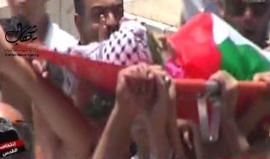 #شاهد تشييع جثمان الشهيد الطفل محيي الطباخي في القدس المحتلة ووصول جثمانه الى مقبرة بلدة الرام لموارته الثرى
