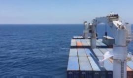 #شاهد .. سفينة المساعدات التركية المقدمة لغزة تصل ميناء اسدود المحتلة قبل قليل محملة بـ10 آلاف طرد غذائي، وآلاف الأطنان من المواد الغذائية والعينية الأخرى لتدخل القطاع عبر معبر كرم ابو سالم .