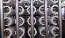 قطاع غزة .. 

#شـاهد محطة معالجة مياه البحر التي تخدم 75 ألف نسمة في محافظتي رفح وخان يونس .. والتي بدأت تضخ 6 آلاف متر مكعب من المياه العذبة في المرحلة الأولى يوميا

تصوير: هاني الشاعر