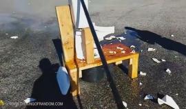 ماذا يحدث حال أضفنا الصوديوم في المرحاض !

فيديو حاز على أكثر من 3 ملايين مشاهدة بوقت قصير