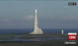 ناسا تطلق مسباراً فضائياً لاعتراض كويكب قد يهدد الأرض

وكالات 
أطلقت وكالة الفضاء الأمريكية "ناسا" المركبة الفضائية " OSIRIS-REx" في رحلة ستستغرق عامين للوصول إلى كويكب عائم في الفضاء يدعى "بينو"، وذلك من أجل جمع وجلب عينات من سطحه، لمعرفة المزيد عن بُنية