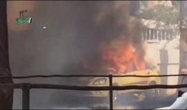 حدث قبل قليل 
#شاهد اشتعال المباني والسيارات جراء استهداف حي الوعر في #حلب بالبراميل المتفجرة من قبل طيران النظام السوري .