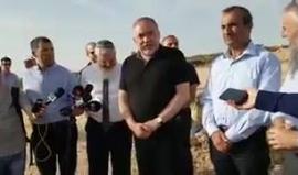 #فيديو وزير الحرب الاسرائيلي أفغدور ليبرمان أجرى اليوم جولة في غلاف غزة وتفقد استعدادات جيش الاحتلال وقال نحقق في حادثة التسلل التي حدثت اليوم