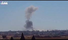 #شاهد | مركز عندان الإعلامي: الطيران الحربي الروسي يستهدف بالصواريخ الفراغية والمروحي بالبراميل المتفجرة مدينة حريتان بريف حلب الشمالي.
تصوير: احمد الرج