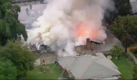 #شاهد 4 قتلى جراء تحطم طائرة في منطقة سكنية بـ كاليفورنيا