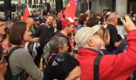 #مباشر مظاهرة في العاصمة البلجيكية بروكسيل في الذكرى الـ 70 لنكبة الشعب الفلسطيني، ورفضا لمجازر الاحتلال في قطاع غزة
متابعة tamer qudaih