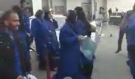 #فيديو احتجاجات لعمال النظافة بمستشفى الشفاء بغزة لعدم تلقيهم مستحقاتهم