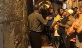 #فيديو : دعوات لوقف مسيرات المستوطنين على باب حطة فجر اليوم 
#البوابات_لأ
#لا_أنصاف_حلول